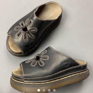 ISO DOC MARTEN / FADED GLORY SANDALS !!!